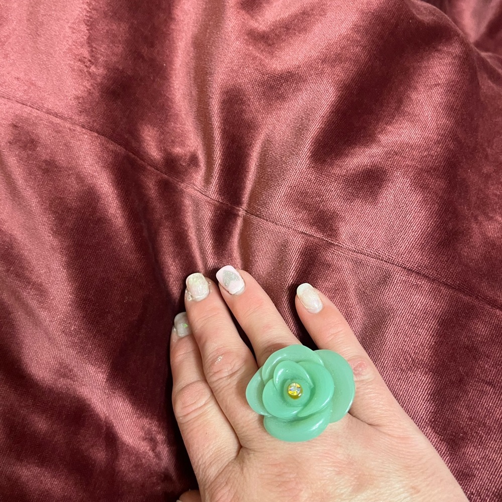NWT oversized sea foam green flower ring